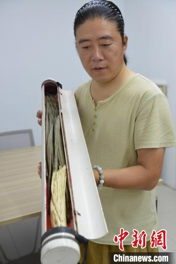 草編用的材料玉米皮、棕樹葉 李鵬茹 攝
