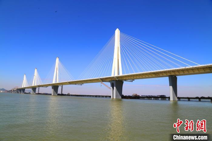 建設(shè)中的珠海金海特大橋?！∶蠎c虎 攝