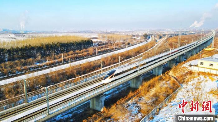 動(dòng)車組列車在運(yùn)行中?！」F提供