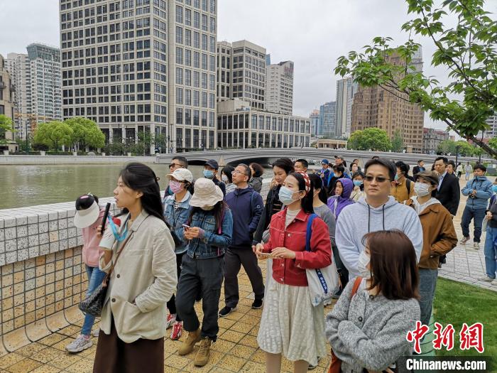 新階層人士走讀黃浦蘇州河沿岸?！》队畋?攝