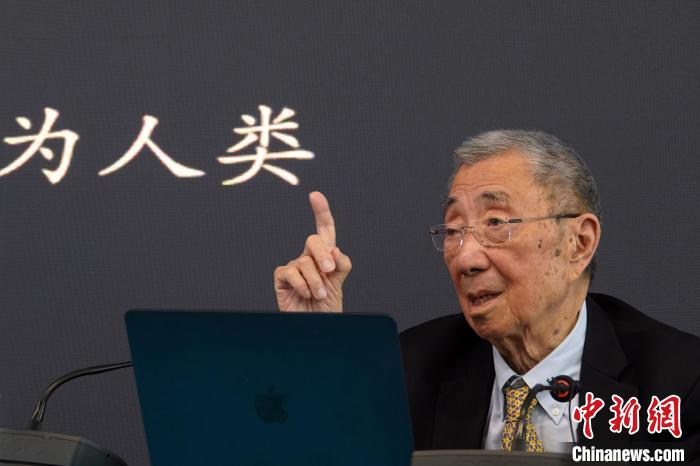 高能論壇上，丁肇中先生與現(xiàn)場聽眾交流?！?lt;a target='_blank' href='/'><p  align=