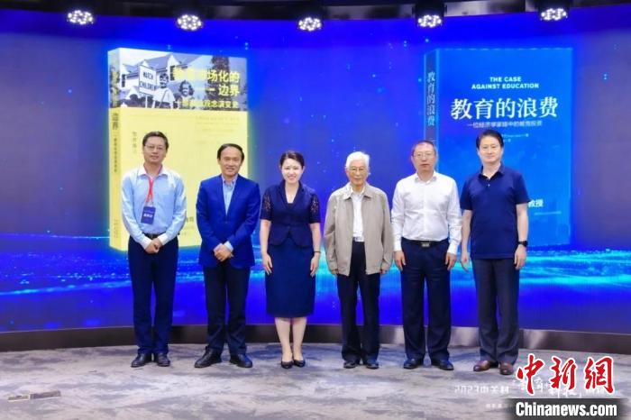 數(shù)智時(shí)代教育面臨怎樣的新機(jī)遇？專家：積極挖潛創(chuàng)新、謹(jǐn)慎應(yīng)對(duì)挑戰(zhàn)