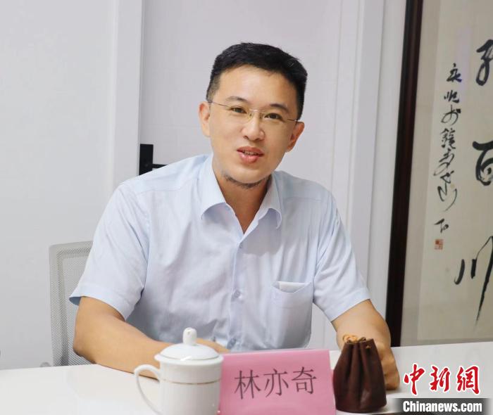 臺(tái)灣創(chuàng)新聯(lián)合建筑協(xié)會(huì)理事長林亦奇講述設(shè)立驛站愿景?！窃式?攝