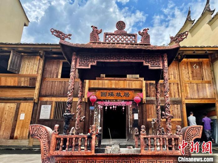 臺(tái)灣上趣開新團(tuán)隊(duì)入駐古田縣平湖鎮(zhèn)端上村，以“圓瑛法師故里”為主題打造愛國禪意村。　呂巧琴 攝