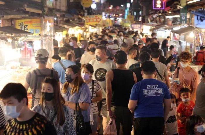 冰粉、雙皮奶、螺螄粉……臺(tái)網(wǎng)友發(fā)帖：臺(tái)灣街頭越來越多大陸小吃