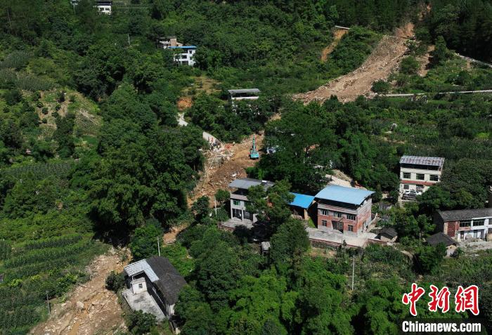 圖為航拍重慶萬州救援現(xiàn)場?！￡惓?攝