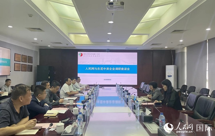 尼日利亞中國(guó)商會(huì)企業(yè)代表與人民網(wǎng)記者座談。