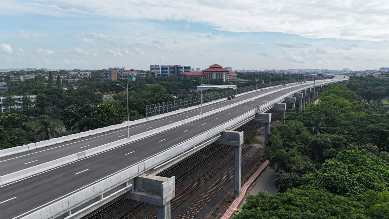 孟加拉國(guó)達(dá)卡機(jī)場(chǎng)高架快速路項(xiàng)目。鄭小忠攝