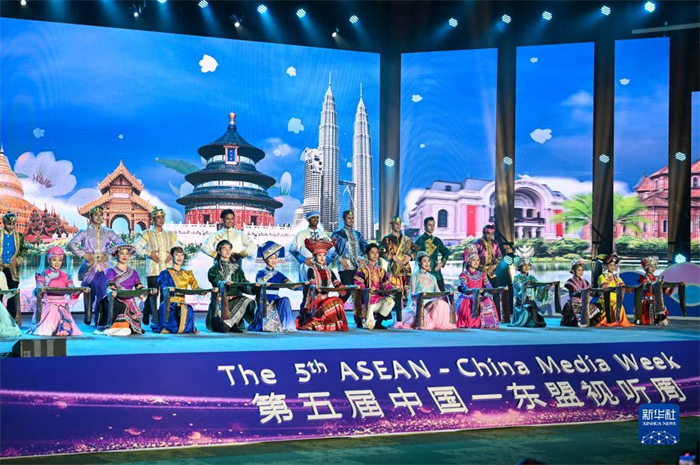 10月21日，在馬來西亞行政首都普特拉賈亞，演員在第五屆中國—東盟視聽周開幕活動上表演。新華社記者 程一恒 攝