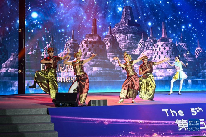 10月21日，在馬來西亞行政首都普特拉賈亞，演員在第五屆中國—東盟視聽周開幕活動上表演。新華社記者 程一恒 攝