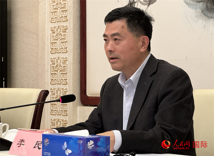 10月31日，歐美同學(xué)會(huì)秘書(shū)長(zhǎng)李民在第五屆中法文化論壇媒體吹風(fēng)會(huì)上講話(huà)。（人民網(wǎng) 謝瑩攝）