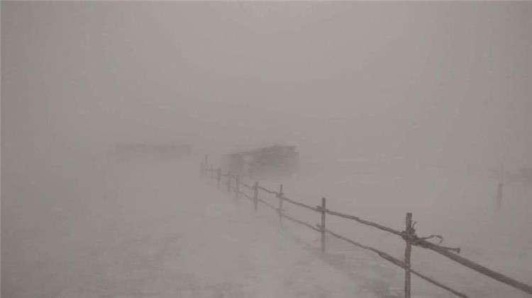 2023年11月4日，蒙古國(guó)部分省份發(fā)生暴風(fēng)雪天氣。蒙古國(guó)緊急情況總局官網(wǎng)圖片