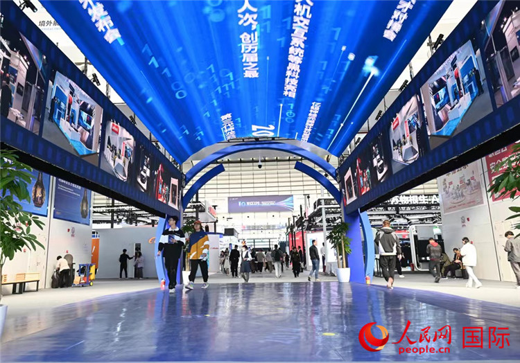 11月7日上午，2023年世界互聯(lián)網大會“互聯(lián)網之光”博覽會在浙江烏鎮(zhèn)開幕。人民網記者 葉賓得攝