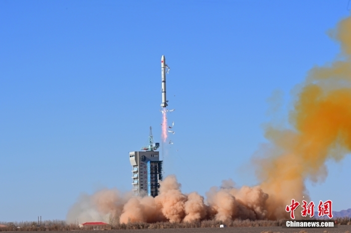北京時間2023年11月16日11時55分，我國在酒泉衛(wèi)星發(fā)射中心使用長征二號丙運載火箭，成功將新一代海洋水色觀測衛(wèi)星發(fā)射升空，衛(wèi)星順利進入預(yù)定軌道，發(fā)射任務(wù)獲得圓滿成功。此次任務(wù)是長征系列運載火箭第497次飛行。汪江波 攝