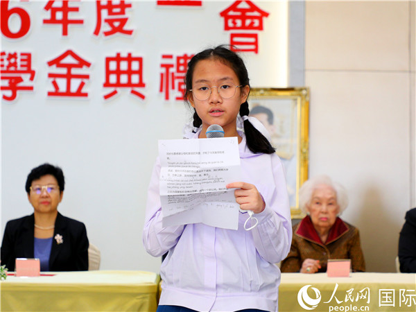圖為學生代表劉家安發(fā)表致謝演講。人民網(wǎng)記者 白元琪攝