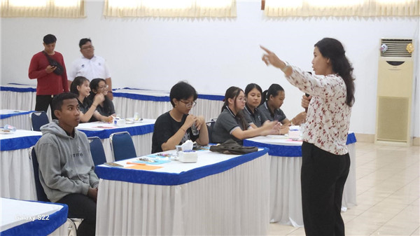 巴陵康孔子學院外方院長普拉巴介紹孔子學院情況。主辦方供圖