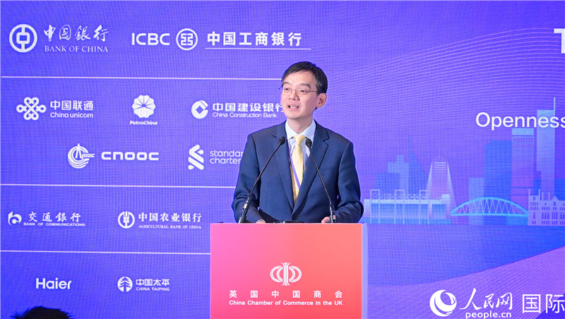 英國中國商會會長、中國銀行倫敦分行行長方文建 致歡迎辭。人民網(wǎng) 郭錦標(biāo)攝