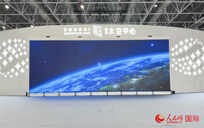 珠海太空中心是珠海市為發(fā)揮中國(guó)航展品牌效應(yīng)和帶動(dòng)效應(yīng)而打造的“永不落幕的航展”。人民網(wǎng)記者 張麗鷗攝
