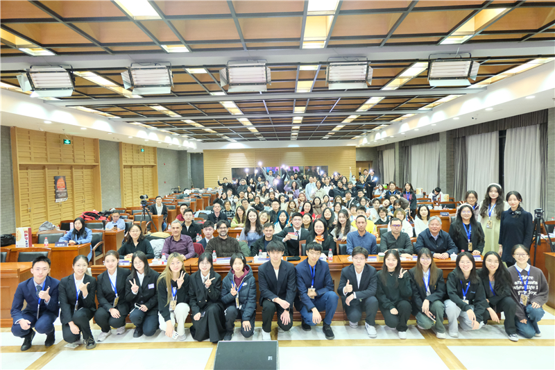 第八屆全國高校西班牙語配音大賽決賽現(xiàn)場合影。主辦方供圖