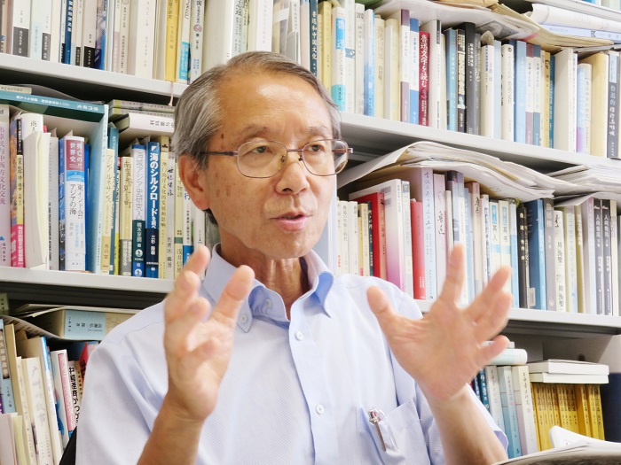 日本創(chuàng)價(jià)大學(xué)教授高橋強(qiáng)接受人民網(wǎng)采訪。（視頻截圖）