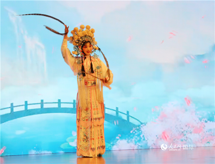 四川省成都市川劇研究院帶來(lái)了精彩的川劇演出。人民網(wǎng)記者 李志偉攝