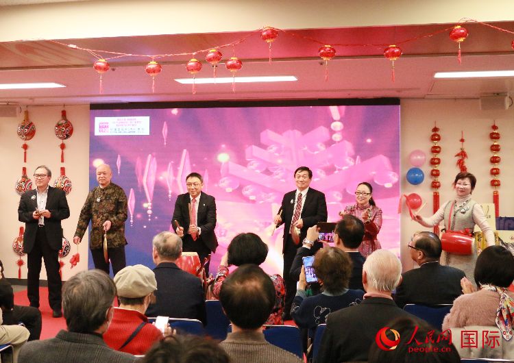 打擊樂(lè)合奏《春節(jié)序曲》。人民網(wǎng) 許可攝