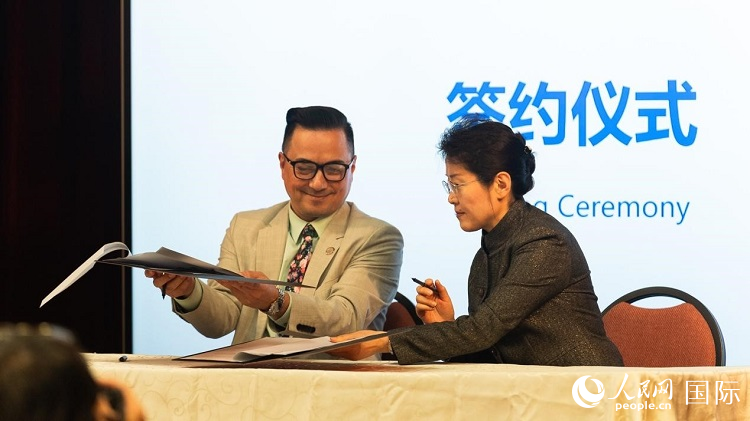 山東省圖書(shū)館與舊金山公共圖書(shū)館簽署合作協(xié)議。