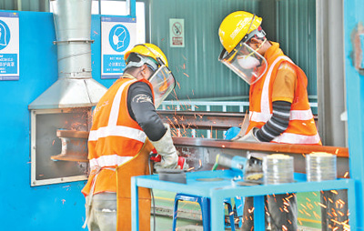 中企承建的馬東鐵項(xiàng)目創(chuàng)造就業(yè)機(jī)會(huì)超過1.8萬個(gè)，合作的當(dāng)?shù)仄髽I(yè)超過1900家——為促進(jìn)馬來西亞東西海岸互聯(lián)互通貢獻(xiàn)力量（共建“一帶一路”第一現(xiàn)場(chǎng)）