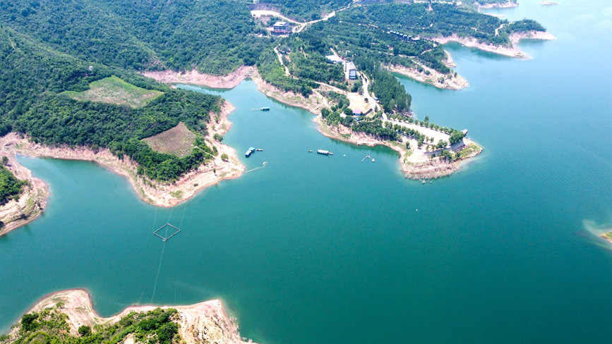 河南洛陽市孟津區(qū)境內(nèi)的黃河小浪底風(fēng)景區(qū)黃鹿山景點風(fēng)光。黃政偉攝