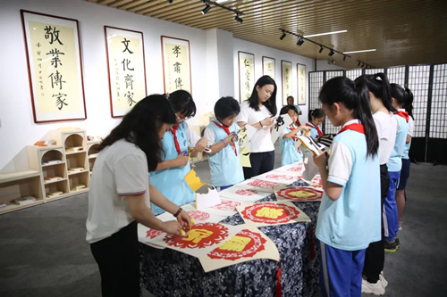 1、長沙市雨花區(qū)校園清廉家風(fēng)館開館。受訪單位供圖