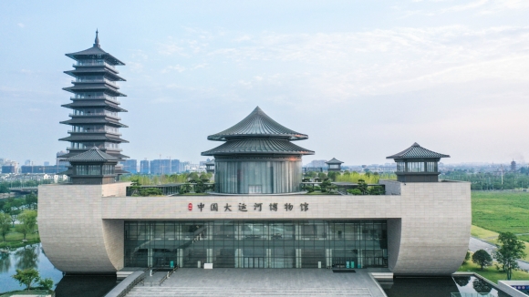  運(yùn)河畔的揚(yáng)州中國(guó)大運(yùn)河博物館。 齊立廣攝