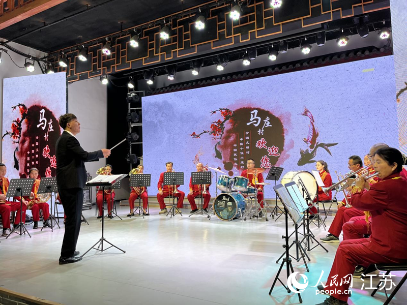 馬莊農(nóng)民樂團(tuán)在排練節(jié)目。人民網(wǎng) 李子佩攝