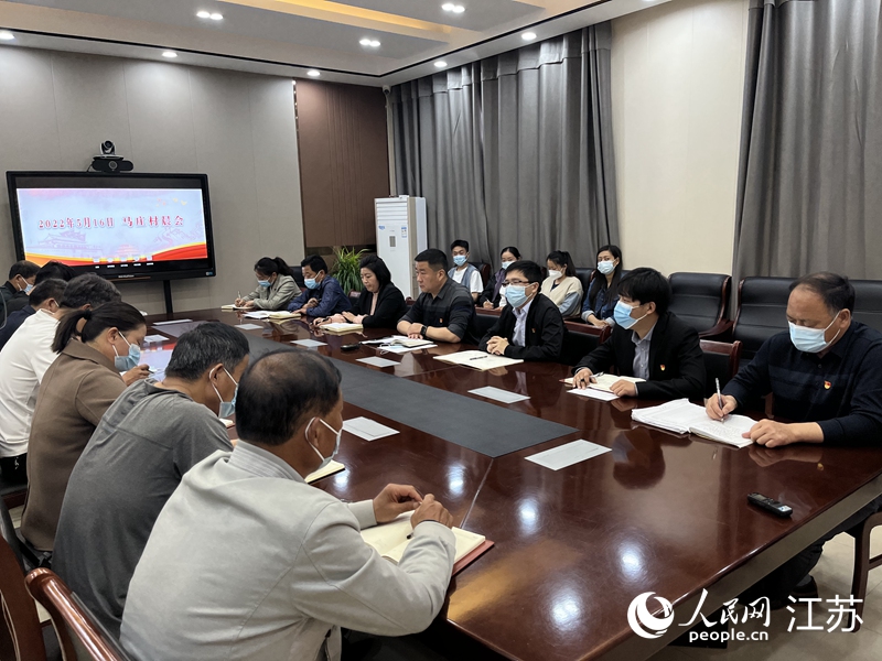 馬莊村以晨會(huì)開啟一天的工作。人民網(wǎng) 閆峰攝