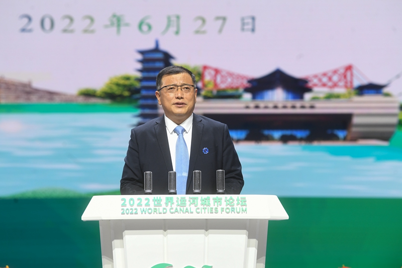 揚州市委常委、常務(wù)副市長陳鍇竑作推介發(fā)言。邵丹攝