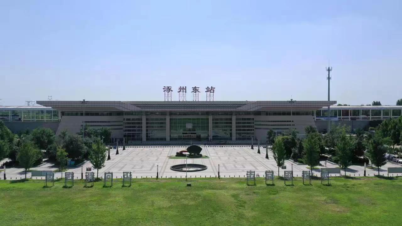 通勤專列高鐵始發(fā)站涿州東站。 熊華明、王聚言攝