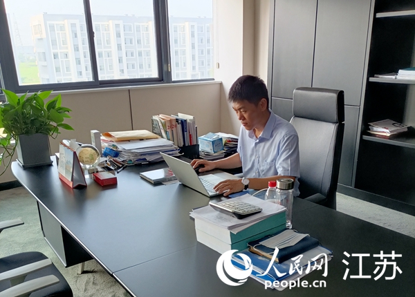 江蘇海安市2021年引進(jìn)的高端人才朱涼偉博士。人民網(wǎng)記者 王繼亮攝