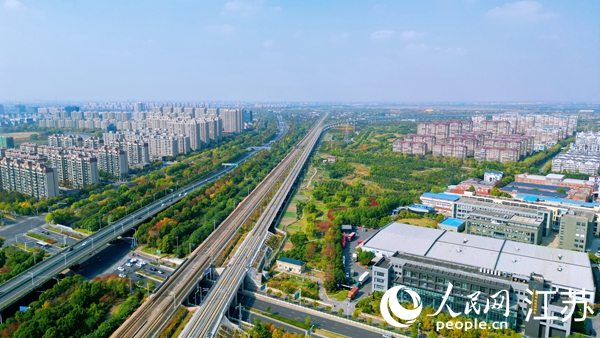航拍幸福街道。人民網(wǎng)記者 王繼亮攝