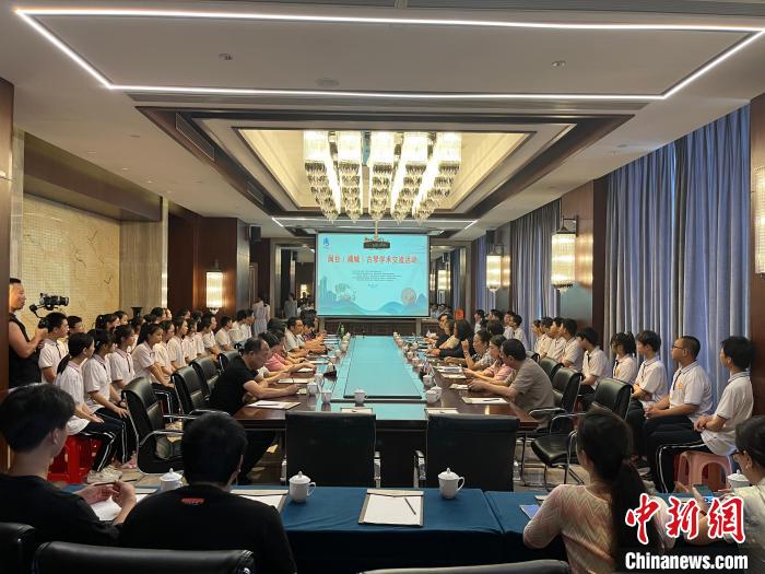 閩臺(tái)古琴技藝培訓(xùn)交流活動(dòng)同步舉行?！∪~國寶 攝