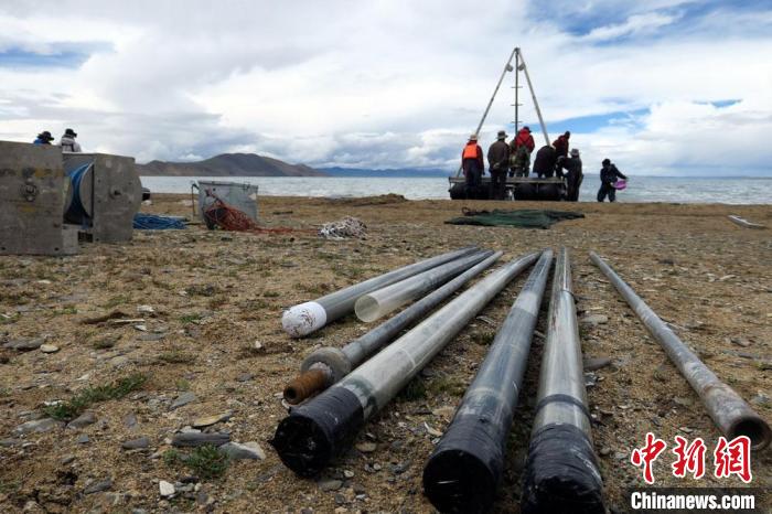 科考隊(duì)員從巴木錯(cuò)采集的科研樣品。　<a target='_blank' ><p  align=