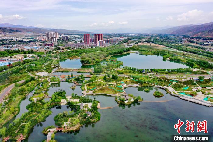 西北城市西寧立生態(tài)文明高地新典范：“一城山水、百園千姿”