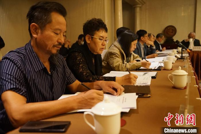 圖為座談會(huì)現(xiàn)場?！∨擞隄?攝