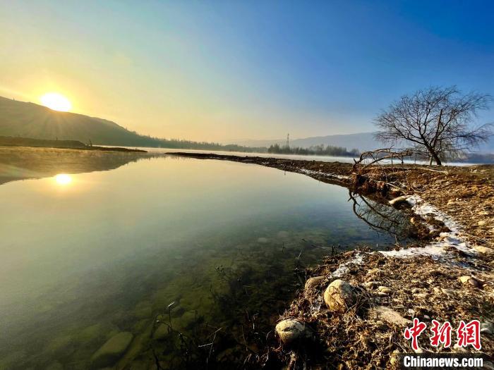 圖為青海省化隆縣黃河濕地景色?！±钣穹?攝