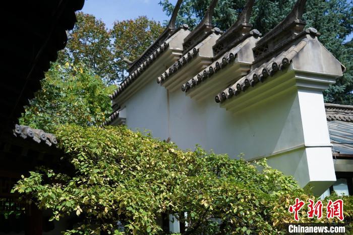 圖為西寧園林植物園內(nèi)的蘇式風(fēng)格建筑?！●R銘言 攝