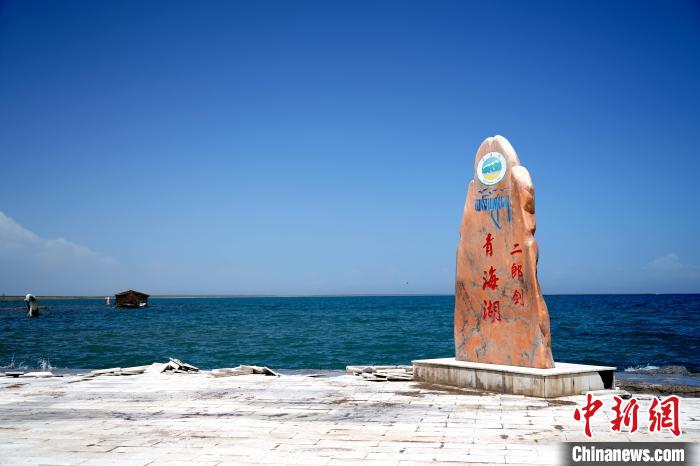 圖為青海湖景區(qū)一角?！O睿 攝