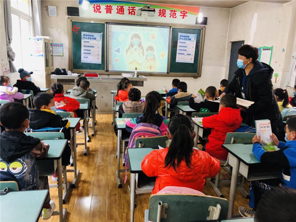 圖片默認標題_fororder_4、恢復(fù)上課的學(xué)生們-攝影-左斌
