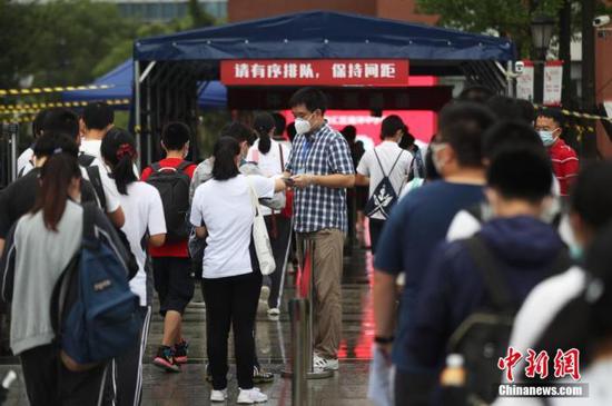 資料圖：2020年7月，上?？忌饺敫呖伎紙觥埡鄠?攝