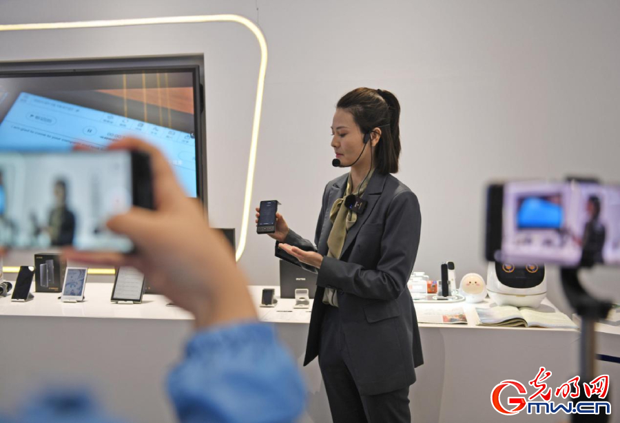組圖丨AI、網(wǎng)絡安全、跨境電商……數(shù)字經濟如此 “陜”耀