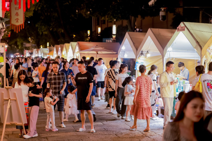 本屆中國大運河廟會吸引不少市民游客前來參觀游玩。拱墅區(qū)委宣傳部供圖