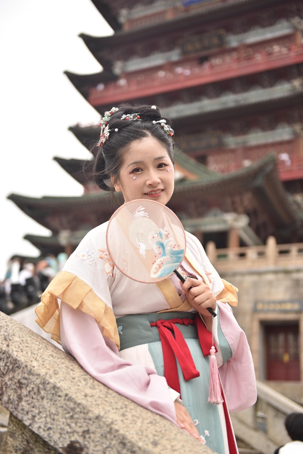 南昌滕王閣“古風(fēng)游”。受訪者供圖