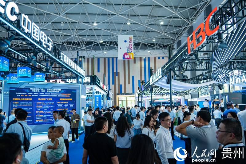 3、2024數(shù)博會共吸引400余家展商參展。人民網(wǎng) 陽茜攝.jpg